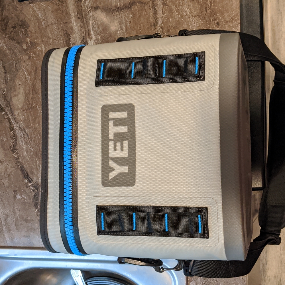 YETI Hopper 8